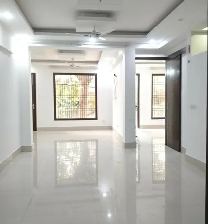 Modern 3 BHK Builder Floor for Sale in Janakpuri B3 Block - Park-Facing Serenity Awaits!