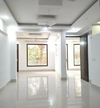 Modern 3 BHK Builder Floor for Sale in Janakpuri B3 Block - Park-Facing Serenity Awaits!