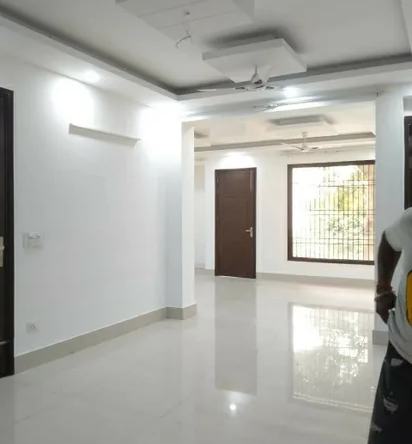 Modern 3 BHK Builder Floor for Sale in Janakpuri B3 Block - Park-Facing Serenity Awaits!