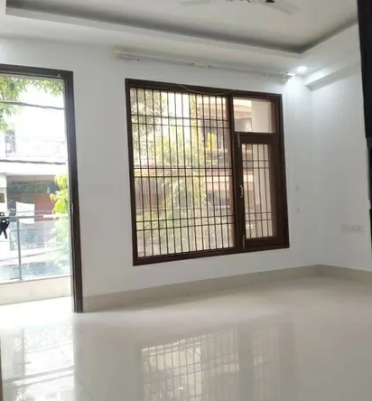 Modern 3 BHK Builder Floor for Sale in Janakpuri B3 Block - Park-Facing Serenity Awaits!