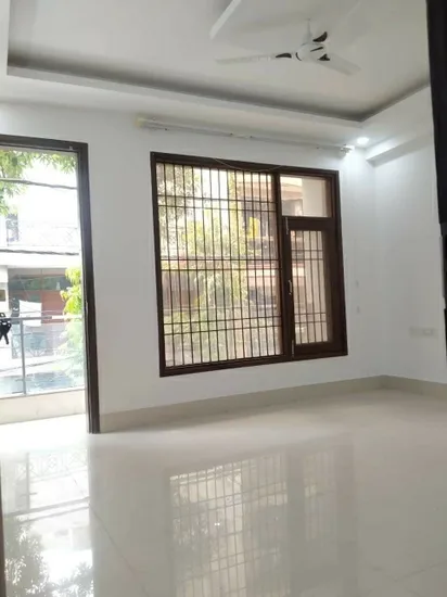 Modern 3 BHK Builder Floor for Sale in Janakpuri B3 Block - Park-Facing Serenity Awaits!