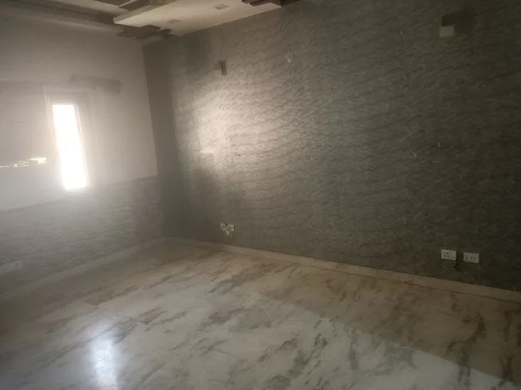 Luxurious 3 BHK Builder Floor with Roof Rights and Park Views in A-1 Block Janakpuri