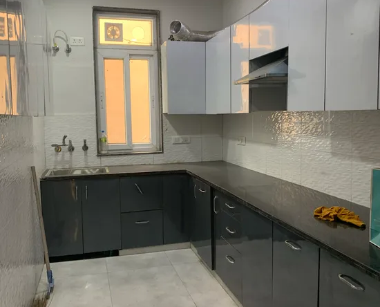 Spacious and Fully Renovated 3 BHK MIG Flat with Two-Car Parking in Janakpuri!