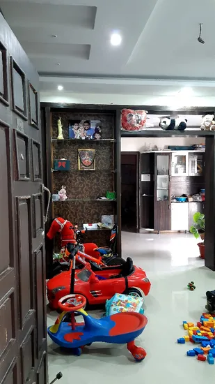 Unique Mini MIG Flat First Floor with Roof Rights and 5 Bedrooms in C-4H Block Janakpuri - 2.25 Crores