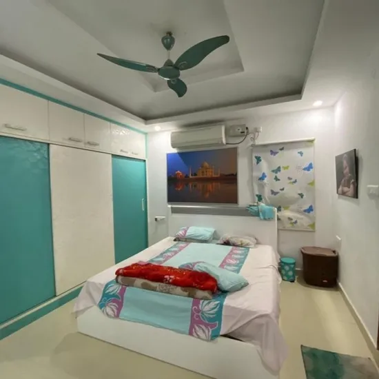 Unique Mini MIG Flat First Floor with Roof Rights and 5 Bedrooms in C-4H Block Janakpuri – 1.75 Crores