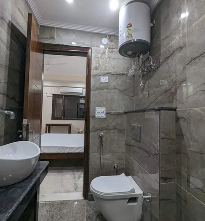 Spacious 150 Sq Yards Builder Floor for Rent in B3 Block Janakpuri - 42000/month