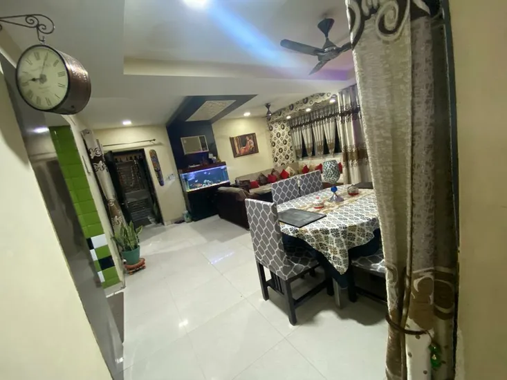 Spacious 2 BHK MIG Flat in Janakpuri’s C-2B Block with Park View – Priced at 1.35 Crores