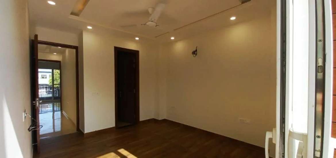 Attractive Park-Facing 325 Sq Yards Builder Floor for Rent in C-2 Block Janakpuri - 85000/month