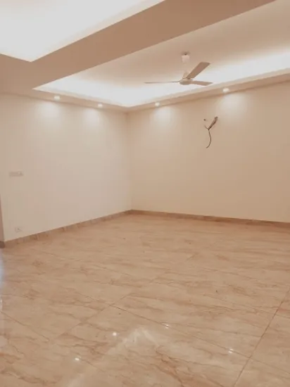 3 BHK Janakpuri Apartment: Sun-Facing, 1.75 Crores, 1st Floor
