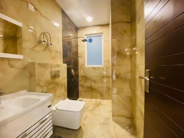 Luxurious 225 Sq Yards 3 BHK Builder Floor in A-3 Block Janakpuri – 3.75 Crores