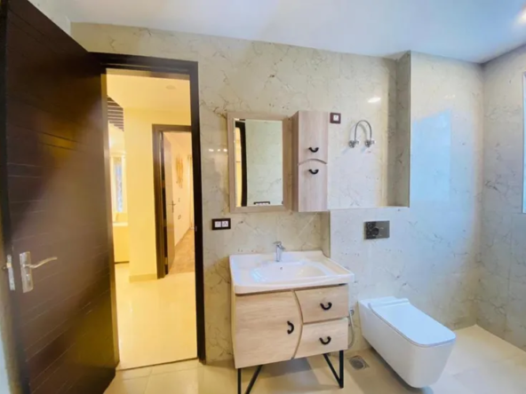 Luxurious 225 Sq Yards 3 BHK Builder Floor in A-3 Block Janakpuri – 3.75 Crores
