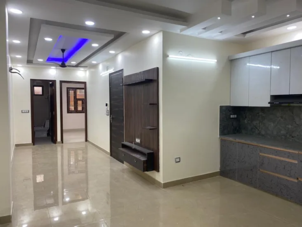 3 BHK Mini MIG Flat for Rent in Tranquil C-2A Block, Janakpuri - With Roof Rights!