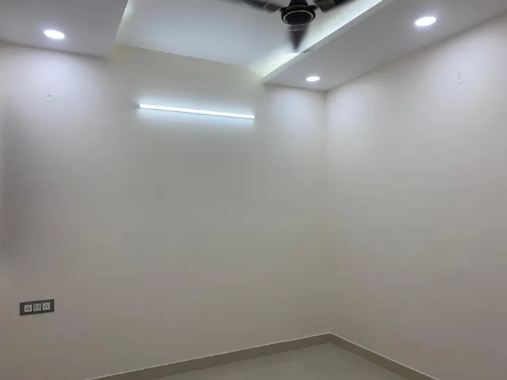 3 BHK Mini MIG Flat for Rent in Tranquil C-2A Block, Janakpuri - With Roof Rights!