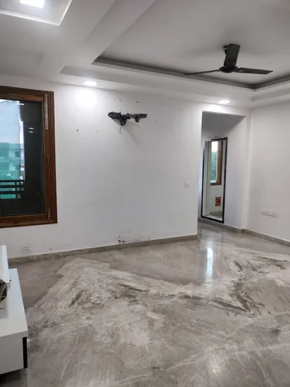 Modern 3 BHK Builder Floor for Rent in Janakpuri B3 Block - Park Views and Convenience!