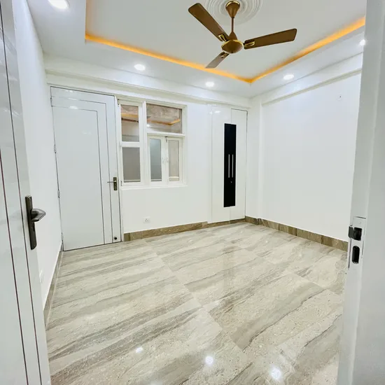 2 BHK Builder Floor for Rent in Janakpuri C-4F Block - Modern Living with Park Views!