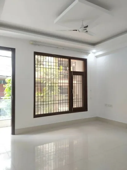 Modern 3 BHK Builder Floor for Sale in Janakpuri B3 Block - Park-Facing Serenity Awaits!