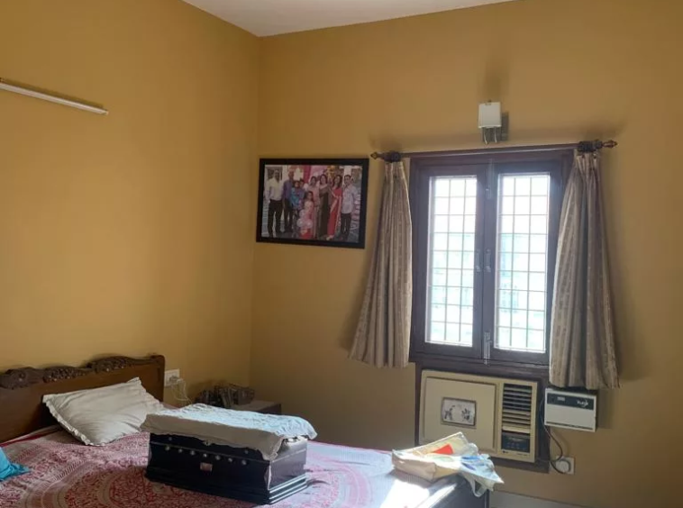 Versatile MIG DDA Flat with Roof Rights for Sale in C-3A Block Janakpuri - 1.65 Crores
