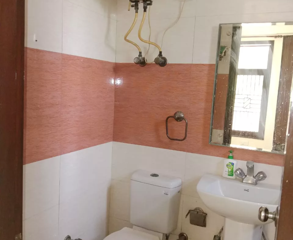 Spacious 3 BHK Builder Floor for Rent in A-3 Block Janakpuri – Affordable Living at 37000/month