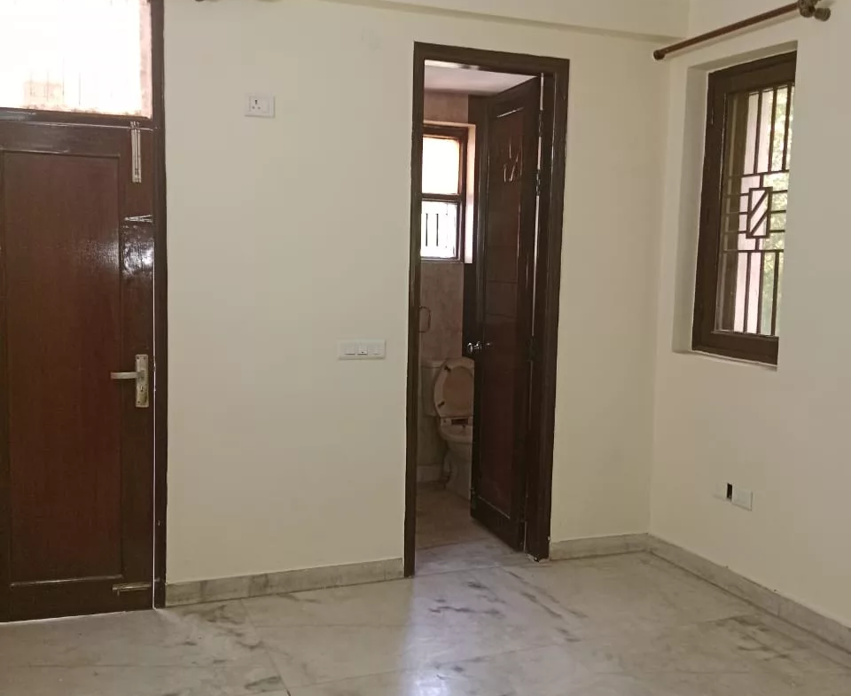 Spacious 3 BHK Builder Floor for Rent in A-3 Block Janakpuri – Affordable Living at 37000/month
