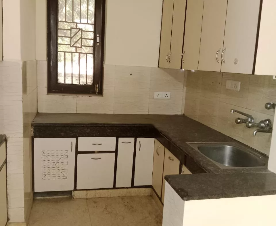 Spacious 3 BHK Builder Floor for Rent in A-3 Block Janakpuri – Affordable Living at 37000/month
