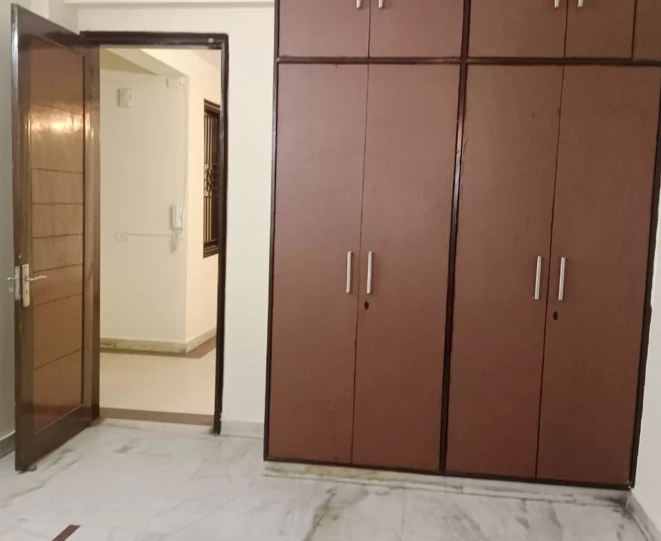 Spacious 3 BHK Builder Floor for Rent in A-3 Block Janakpuri – Affordable Living at 37000/month