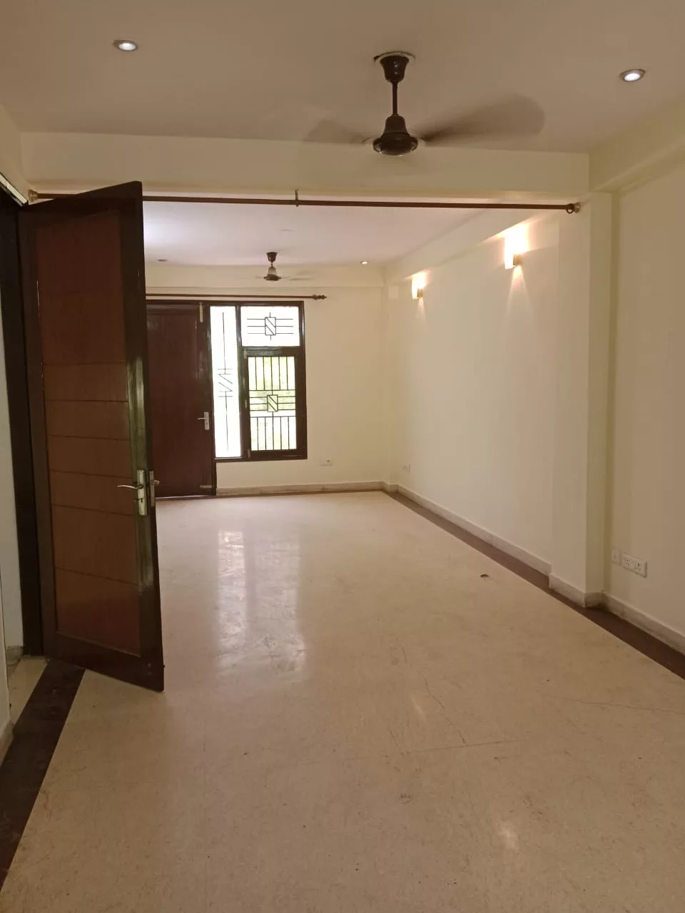 Spacious 3 BHK Builder Floor for Rent in A-3 Block Janakpuri – Affordable Living at 37000/month