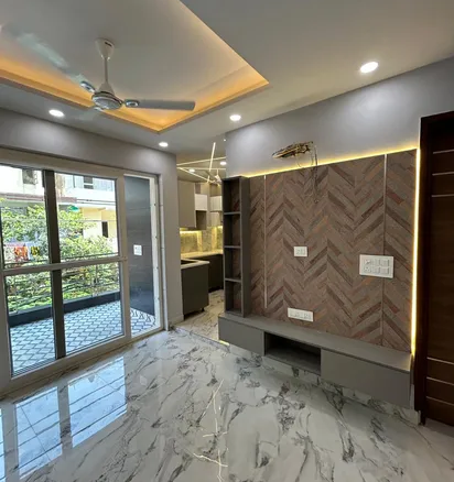 Luxurious 3 BHK Builder Floor for Sale in Janakpuri B2 Block | Spacious Rooms, Stilt Parking, South-Facing - ₹2.4 Cr
