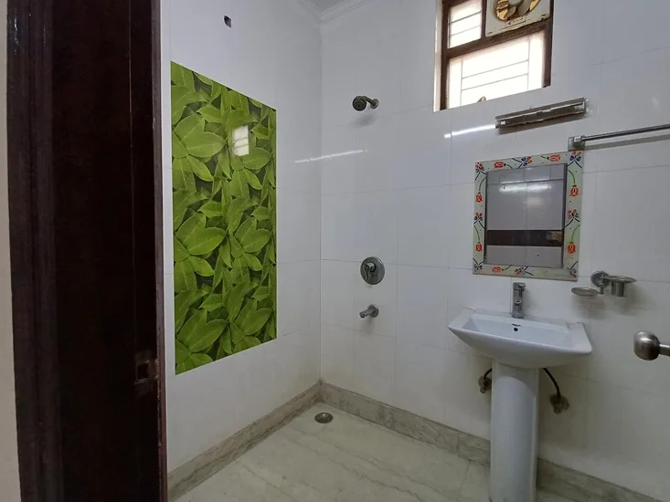 Prime Living: 3 BHK Builder Floor in Janakpuri A2 Block for Rent | Top Floor, Sun Facing, Park Views - ₹46K/Month