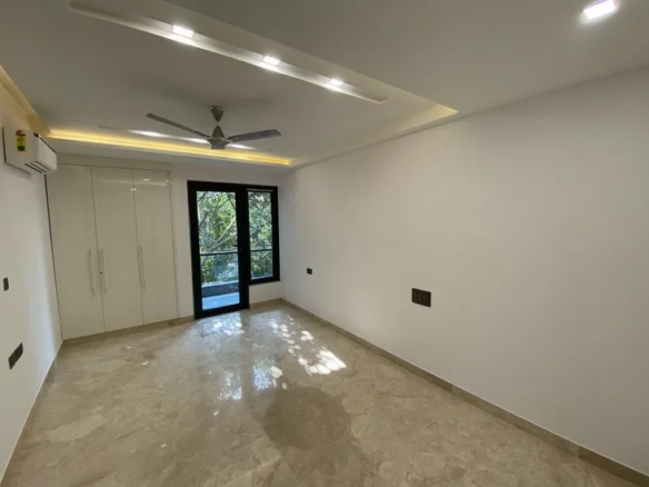 Luxurious 4 BHK Builder Floor for Sale in Janakpuri B2 Block | Sun-Facing, Elevator, Stilt Parking
