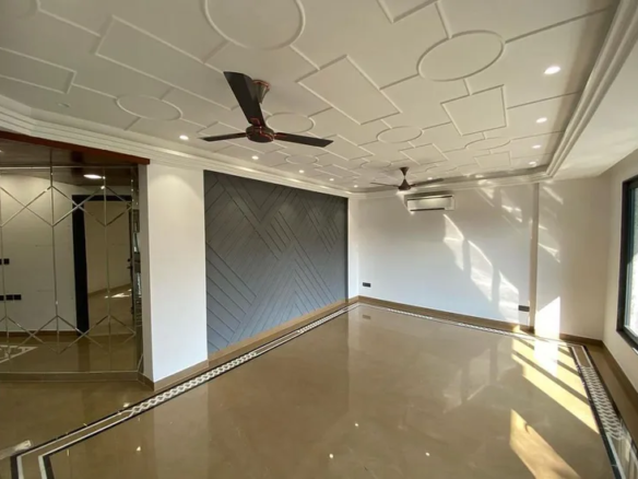 Luxurious 4 BHK Builder Floor for Sale in Janakpuri B2 Block | Sun-Facing, Elevator, Stilt Parking