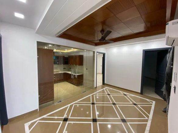 Luxurious 4 BHK Builder Floor for Sale in Janakpuri B2 Block | Sun-Facing, Elevator, Stilt Parking