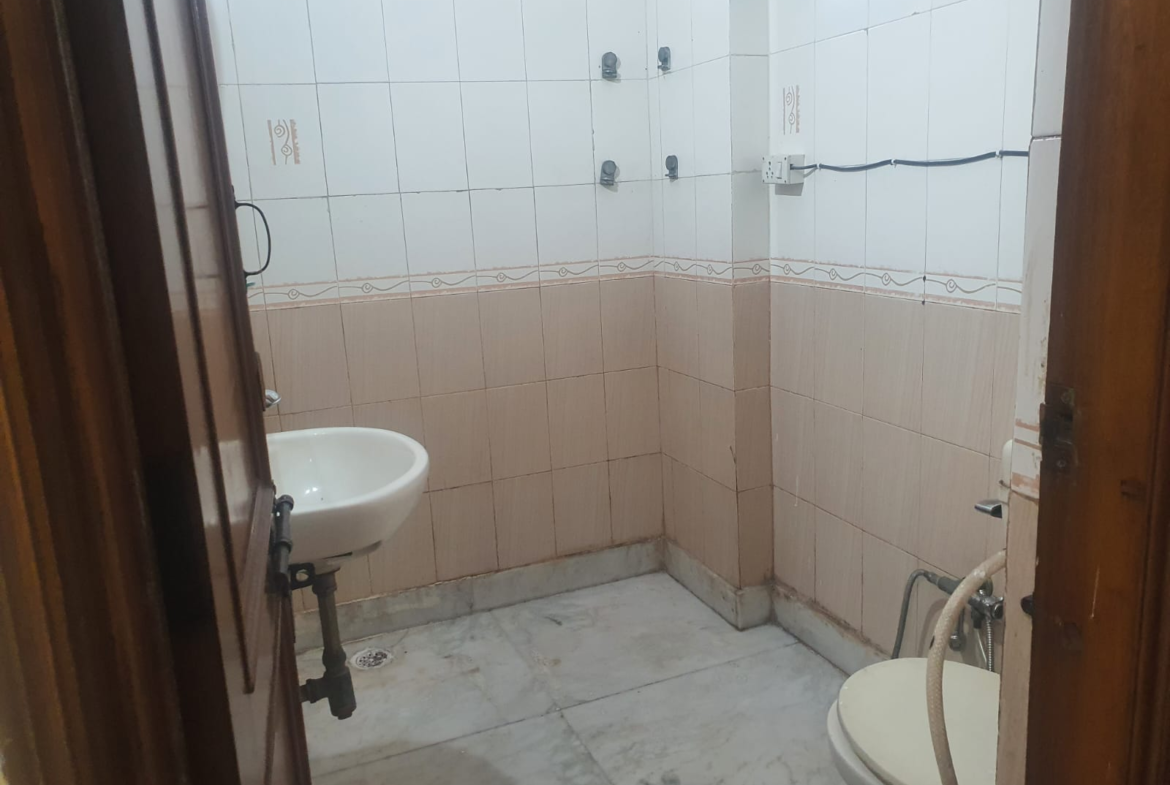 Serene 2 BHK Ground Floor for Rent in C5A Block, Janakpuri | Park Views, Modern Kitchen | Janakpuri Homes