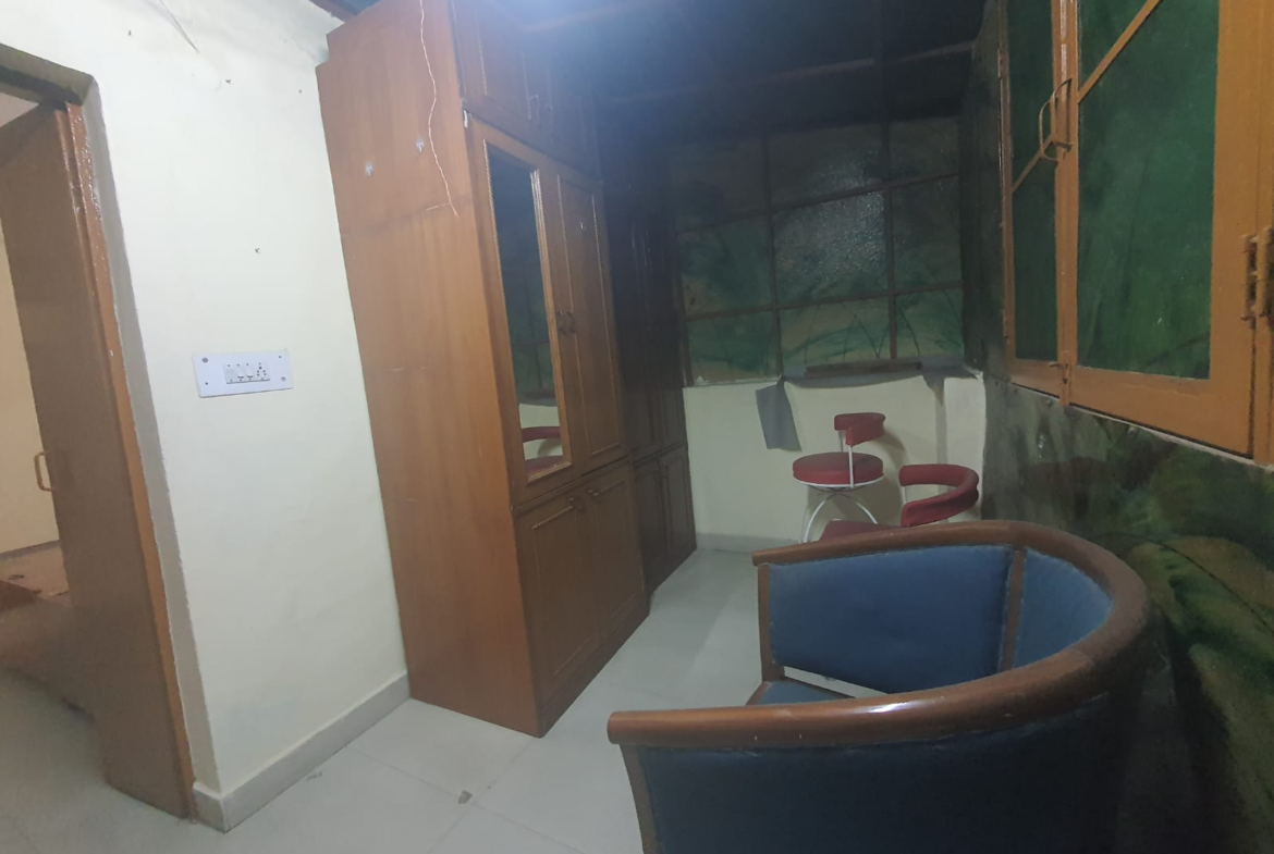 Luxurious Living: 2 BHK for Rent in C4D Block, Janakpuri | Park Views, Modern Kitchen, Ideal for Families