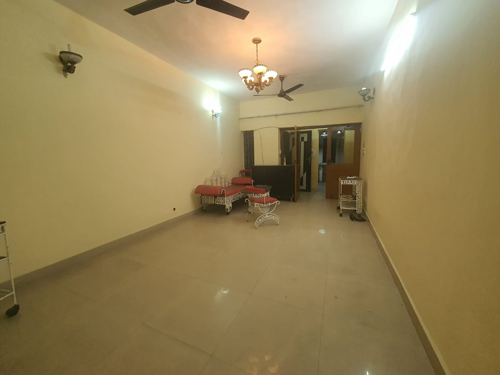 Luxurious Living: 2 BHK for Rent in C4D Block, Janakpuri | Park Views, Modern Kitchen, Ideal for Families | Janakpuri Homes