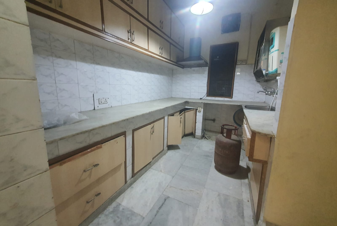 Luxurious Living: 2 BHK for Rent in C4D Block, Janakpuri | Park Views, Modern Kitchen, Ideal for Families