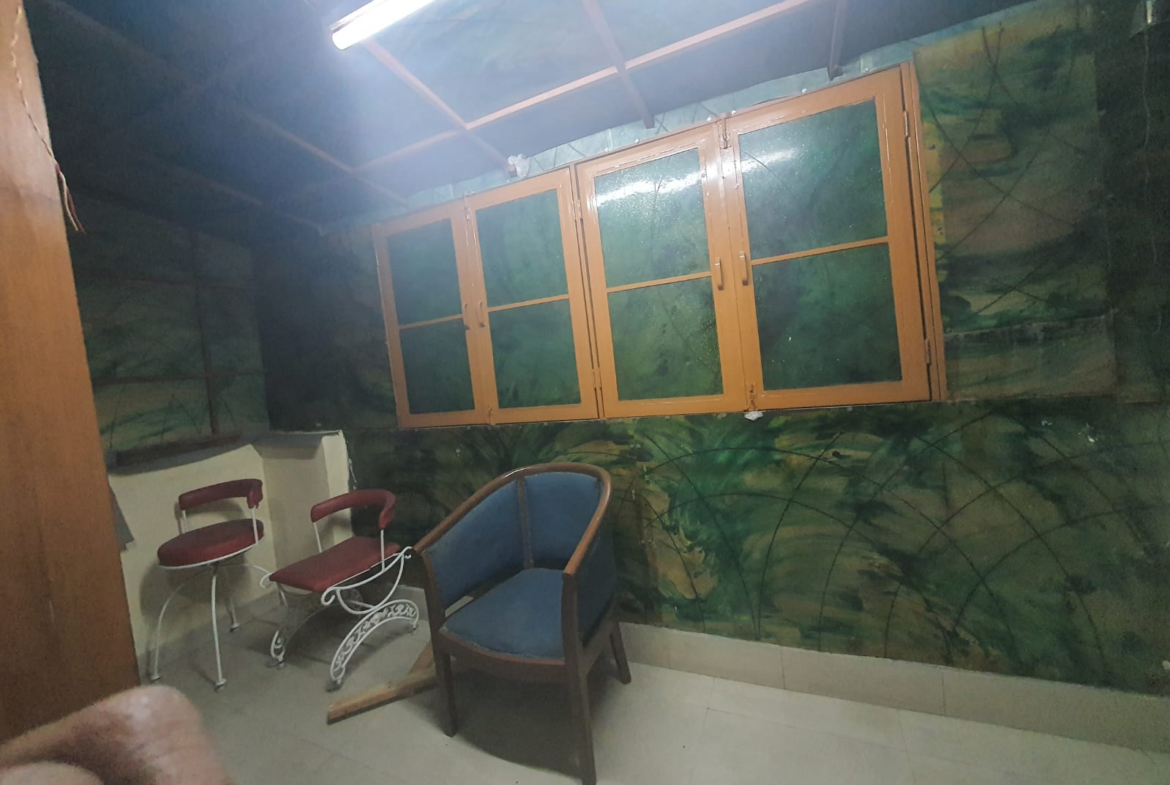 Luxurious Living: 2 BHK for Rent in C4D Block, Janakpuri | Park Views, Modern Kitchen, Ideal for Families