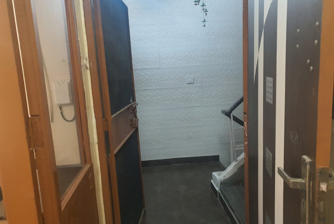 Luxurious Living: 2 BHK for Rent in C4D Block, Janakpuri | Park Views, Modern Kitchen, Ideal for Families