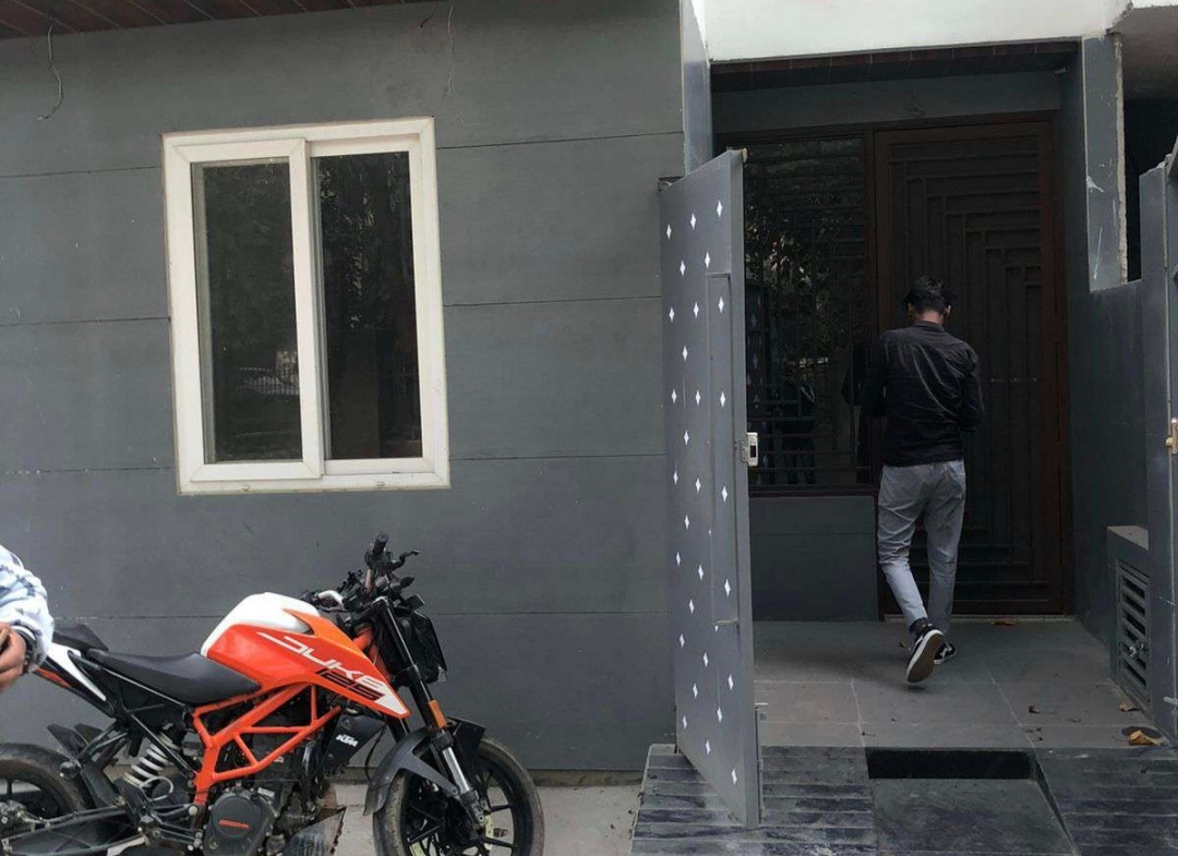 Renovated 3 BHK MIG Flat in Janakpuri C4E | Park Views, Ground Floor - ₹1.5 Cr