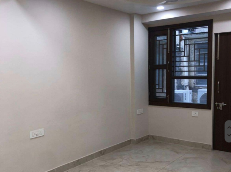 Renovated 3 BHK MIG Flat in Janakpuri C4E | Park Views, Ground Floor - ₹1.4 Cr