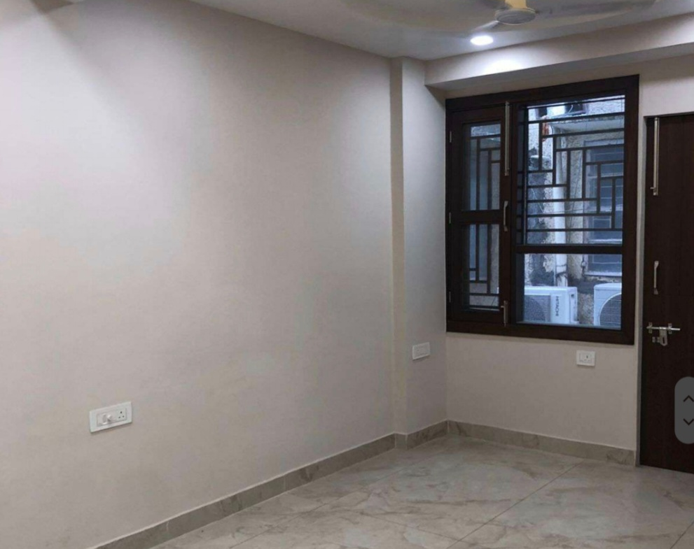 Renovated 3 BHK MIG Flat in Janakpuri C4E | Park Views, Ground Floor - ₹1.5 Cr