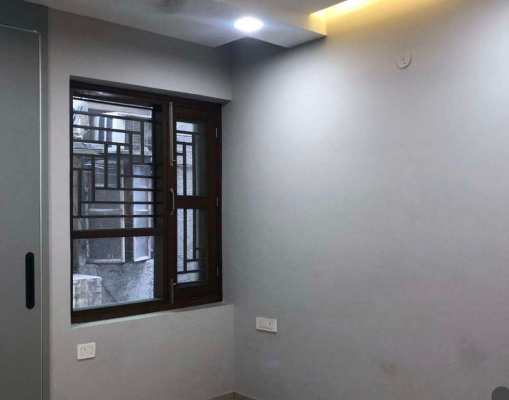 Renovated 3 BHK MIG Flat in Janakpuri C4E | Park Views, Ground Floor - ₹1.5 Cr
