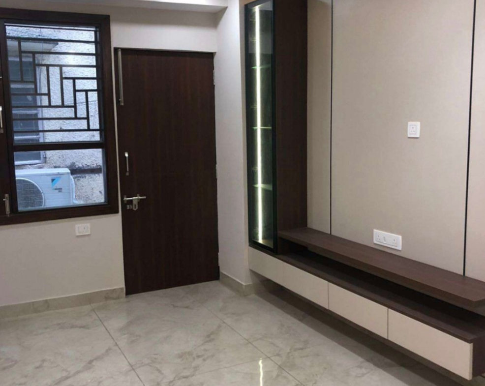 Renovated 3 BHK MIG Flat in Janakpuri C4E | Park Views, Ground Floor - ₹1.5 Cr