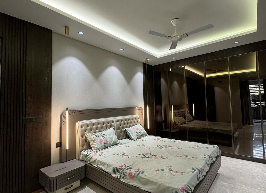 Top Floor 4BHK Builder in B1 Janakpuri: Terrace, Italian Marble, Modern Comforts!