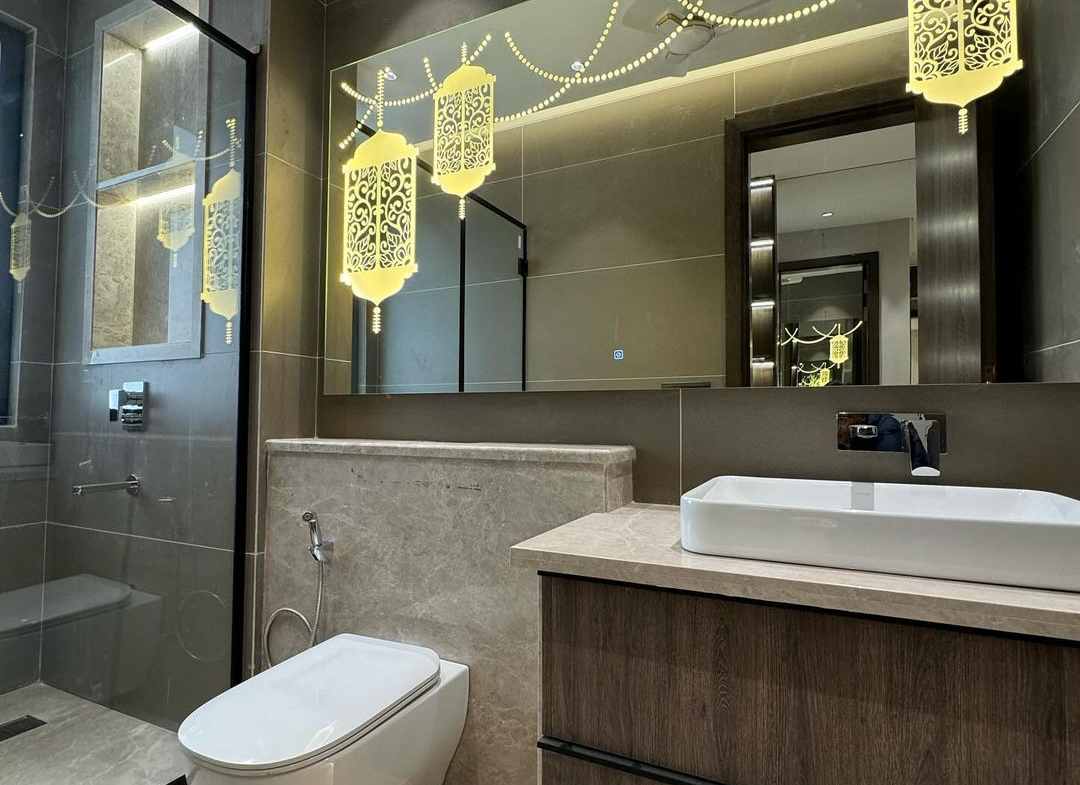 Top Floor 4BHK Builder in B1 Janakpuri: Terrace, Italian Marble, Modern Comforts!