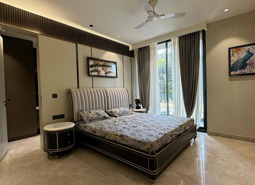 Top Floor 4BHK Builder in B1 Janakpuri: Terrace, Italian Marble, Modern Comforts!