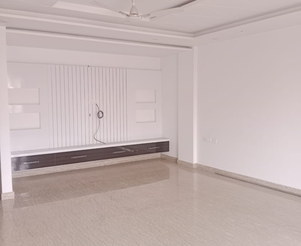 Elevated Living: 3 BHK Builder Floor for Rent in Janakpuri B1 Block – Top Floor, ₹55K/Month