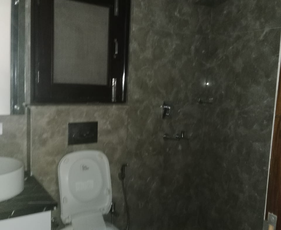 Elevated Living: 3 BHK Builder Floor for Rent in Janakpuri B1 Block – Top Floor, ₹55K/Month