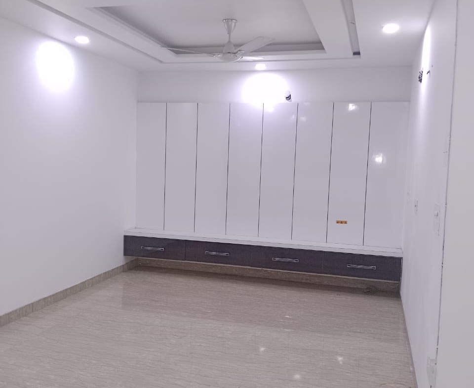 Elevated Living: 3 BHK Builder Floor for Rent in Janakpuri B1 Block – Top Floor, ₹55K/Month