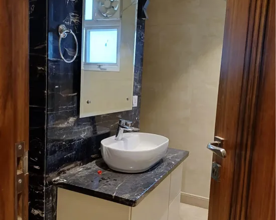 Luxurious 3 BHK Builder Floor in B3 Block Janakpuri - Newly Constructed, Sun-Facing, Well-Ventilated