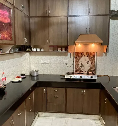 Luxurious 3 BHK MIG Flat with Rooftop Rights in Janakpuri
